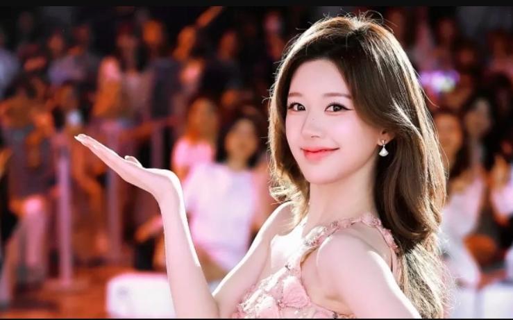 Triệu Lộ Tư 'như tiên nữ' khi diện đầm Phan Huy