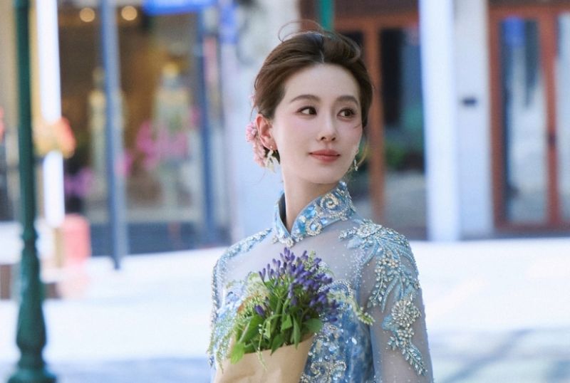 Lưu Thi Thi được khen dịu dàng trong nắng Hà Nội